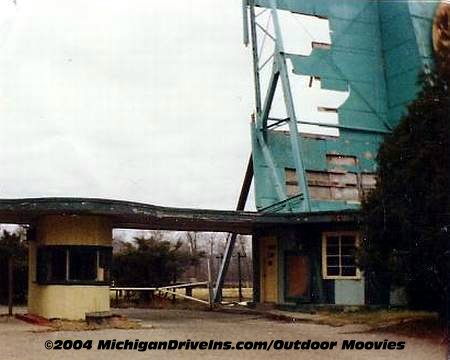 Crest Drive-In Theatre - Crest Ticket Booth 1990 Courtesy Darryl Burgess-Outdoor Moovies (newer photo)
